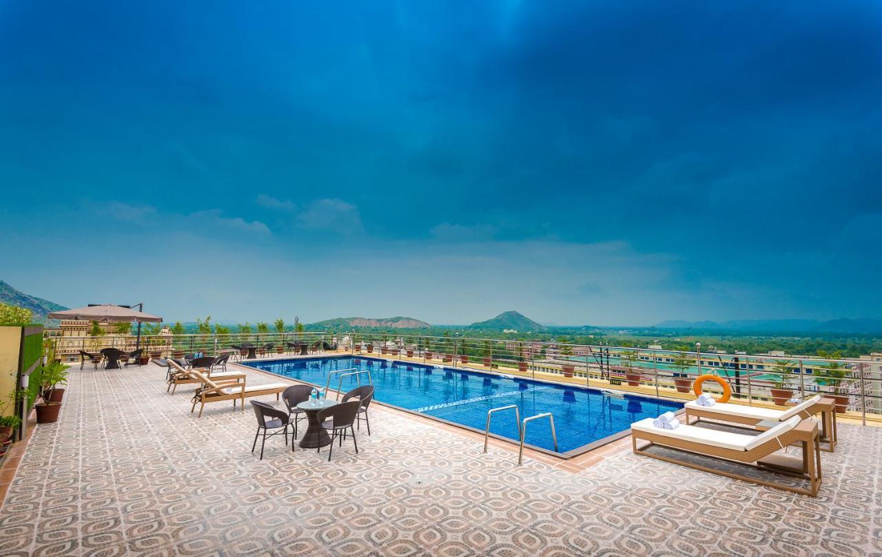 Clarion Inn Jaipur Kukas Екстериор снимка